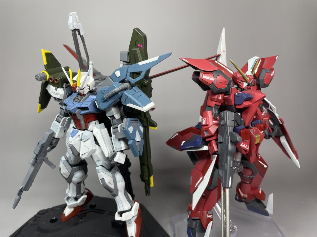 ストライクと完璧ですねこれはようやく完成したEGイージス変形もあり大変でしたが、スタイルアクション共に理想のイージスになって満足です。またEGで作る初期GATシリーズもすべて完成したので後でまとめたものはこちらHGCEデュエルブリッツ、ライトニングバスターの発売を見るに、この初期GATシリーズもHGCE来そうですよね作ったら出る、、、、恐ろしい言葉ですねテンション上がりますのでコメントいただけたら嬉しいです!!よろしくお願いいたします。