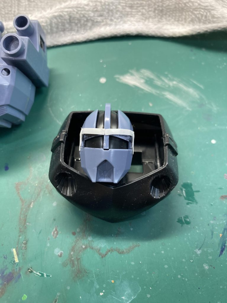 タレ目が南海ラピートの速さを削いでる感じがしたので、マスキングテープのラインで削りました。