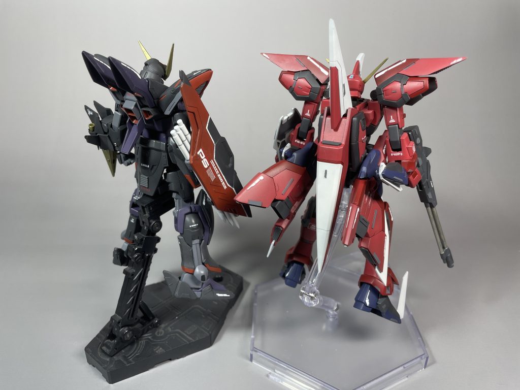 200系300系フレーム君らホントに系列機？今回の改造では全機EGストライクをベースにしているので関節や腿なんかは100系は同じ個人的には流用効かないとこだけ特殊なことしているイメージなので、腿や関節は100系と同じ方がリアルな感じあるので採用してます。