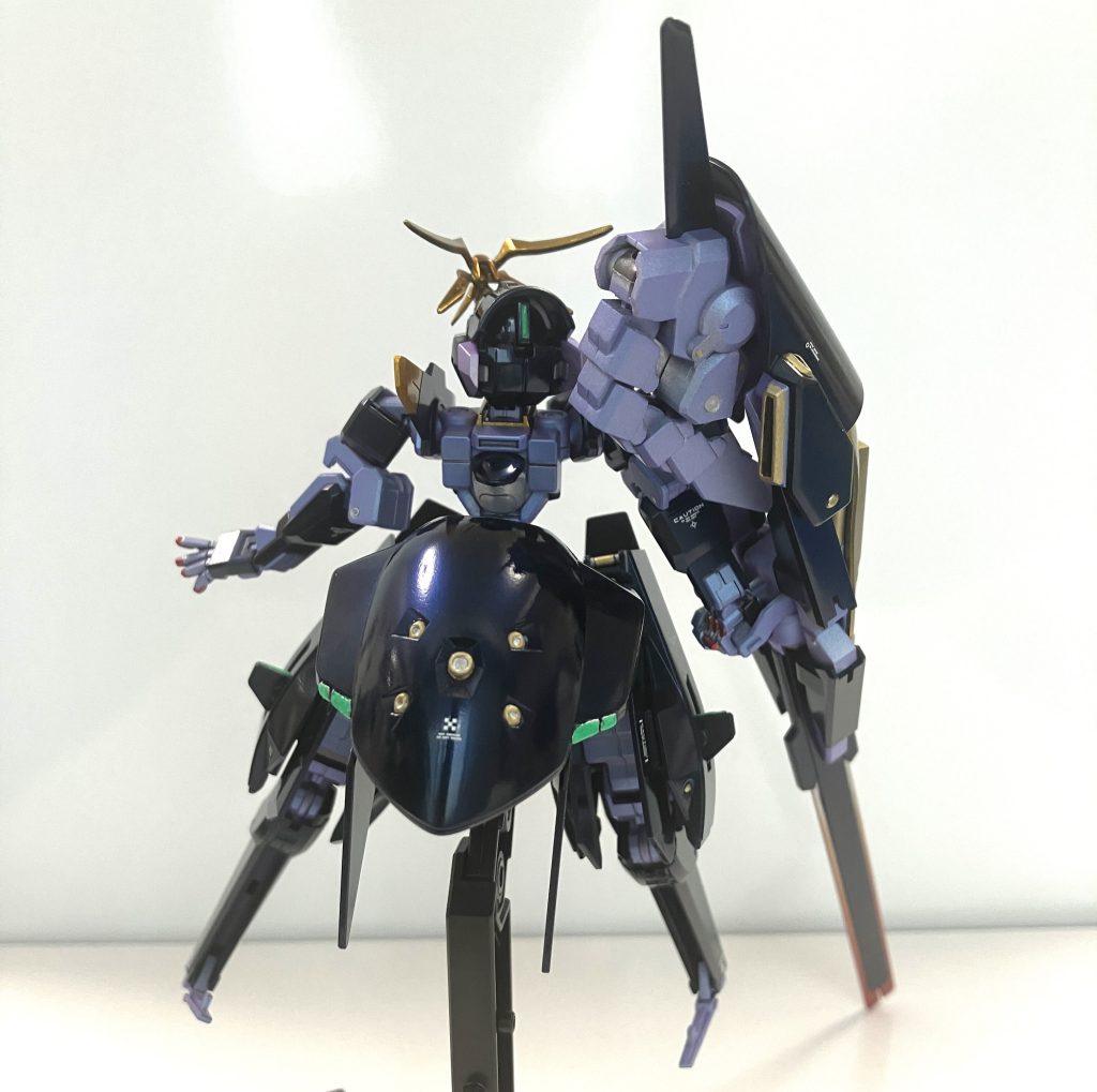 光沢塗装でツヤ出すのはイマイチコツが掴めなかったので今後とも練習あるのみです…特に大きめや複雑形状のパーツは吹いてると裏になる面にクリアの粉が溜まったりしました。エアー圧や吹付量、塗り方をどうすればいいか分からず経験者の方に直接指導してもらいたいくらいです…