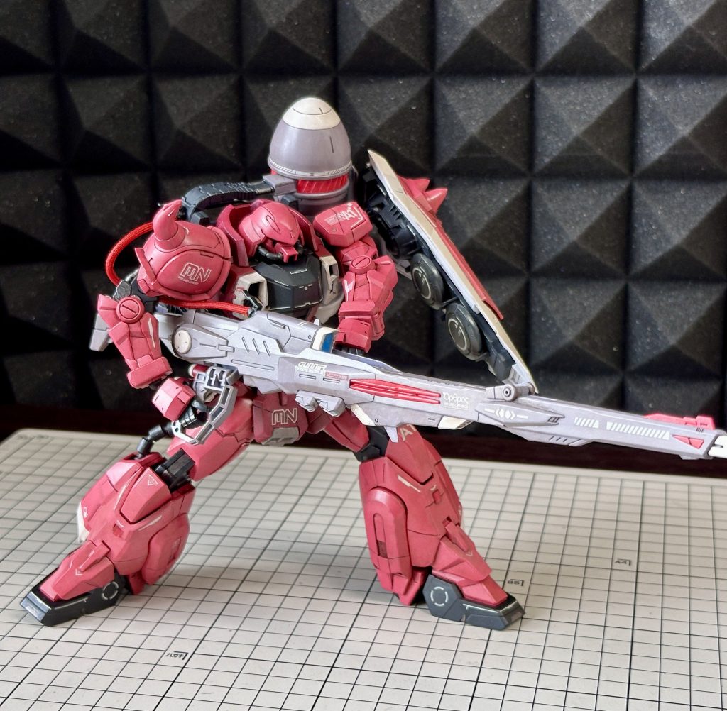 長物の武器はあんまり好きじゃないんだけど、エヴァの陽電子砲やヘルシングのアハトアハトみたいな扱いがピーキーで隙がある感じのやつは好きw