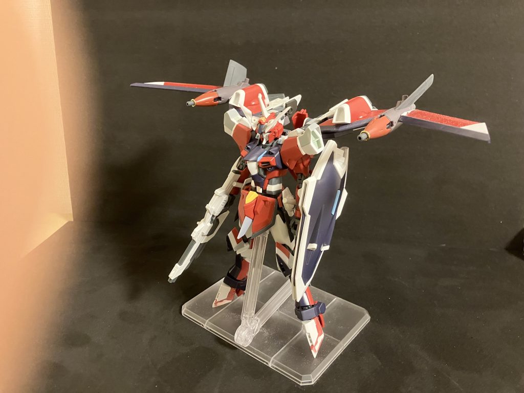 塗装前。本体は胴体の延長等をしました。HGは足首がでかい気がしたので、メタルロボット魂の体型に近づけるように削ったりして小さくしました。