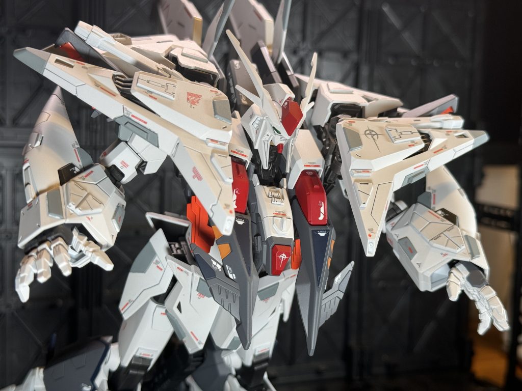 以前に作成したナイチンゲールと同じく大きいキットなので置き場所に困る系です。。。しかしかっこいいから仕方がない。。。