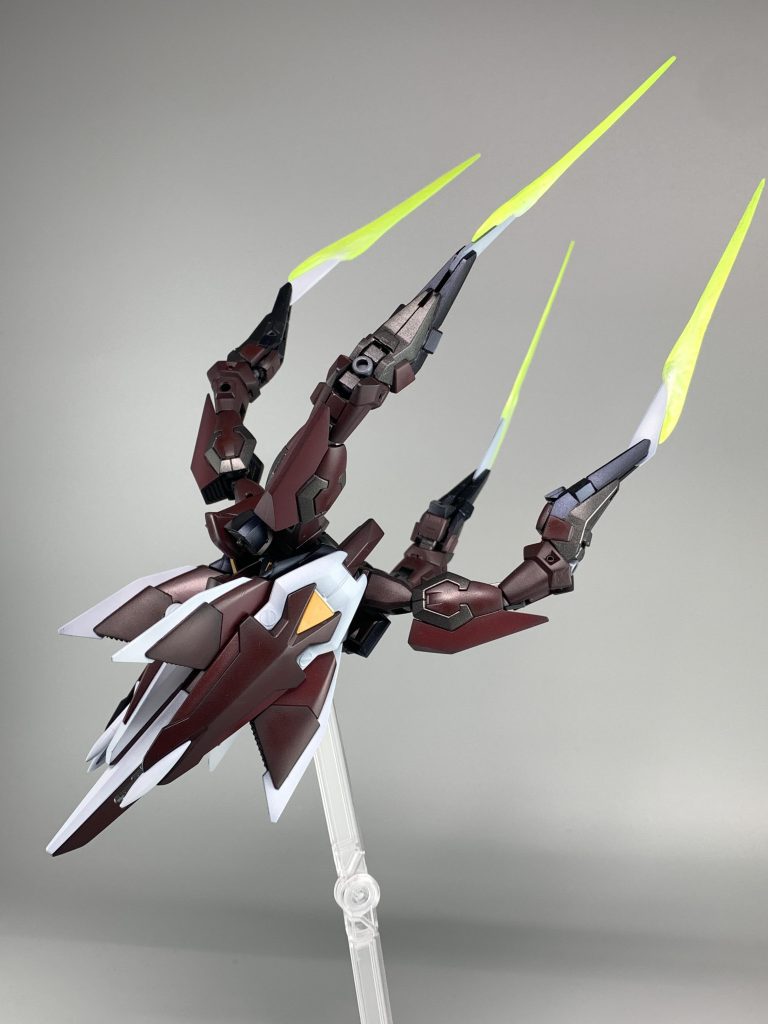 もちろん4本個別のサーベルエフェクトも。クリアイエローの下敷きを加工して制作しました。