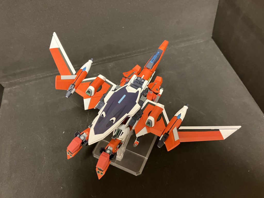 変形はより戦闘機に近くなるように意識しました。デュランダルバルキリーっぽくなればと思いました。