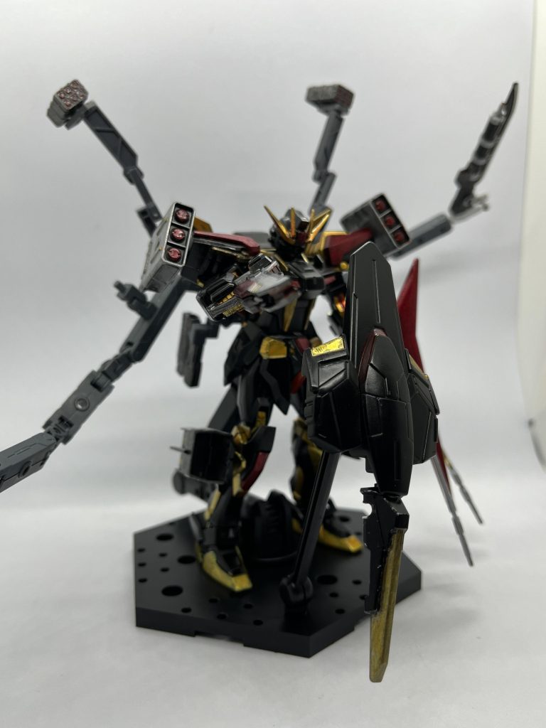 ビームライフルにマウントしたコアシールドを外して、シールドドラグーンとして使用します。ライジングフリーダムのシールドブーメランを見て、取り入れましたwシールドブーメランカッコいいですね！