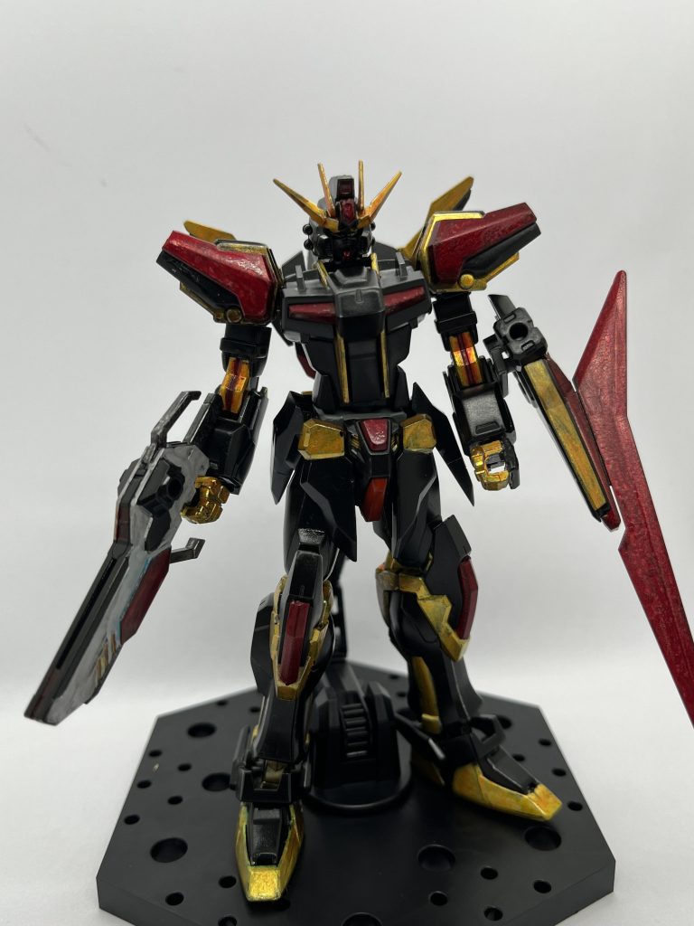 見えずらいですが、目の部分はゴールドに塗装してます。EGのガンプラ初めて触ったけど、サクサク組めて気持ちよかったです♪