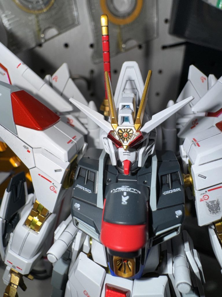 ディスラプター部は頑張って筆塗りしました。