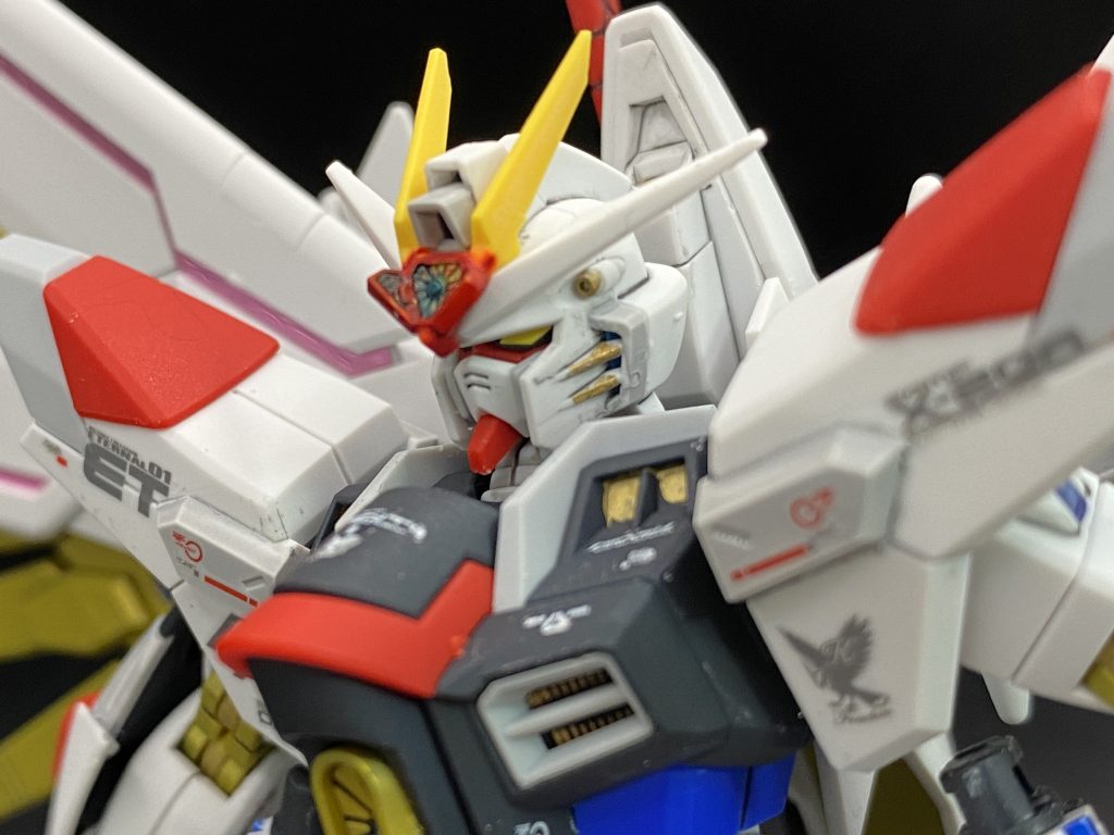 「ディスラプター起動!出力80%」というわけでマイフリでした。全体的な箇所に部分塗装、墨入れにデカール、艶消しでフィニッシュです。やっぱりストフリはかっこいいですね。この後はプラウドディフェンダーをあの機体に装備させたり、逆にあの機体からバックパックをもらってストフリにつけて写真撮る予定です。