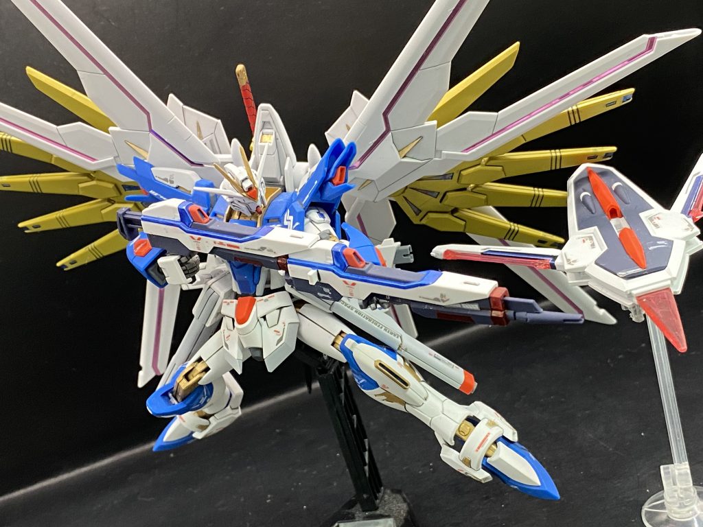 そしてもう一つのSEED撃ち連結できるビームライフルにはこのポーズが 抜群に決まります。