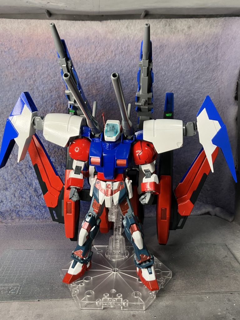 そこに大型バスターキャノンとハイパービーム砲とハイパーミサイルを搭載した大型ブースターを備えたHWSを装着する事で歩行型ガンタンク・HWSとなります。