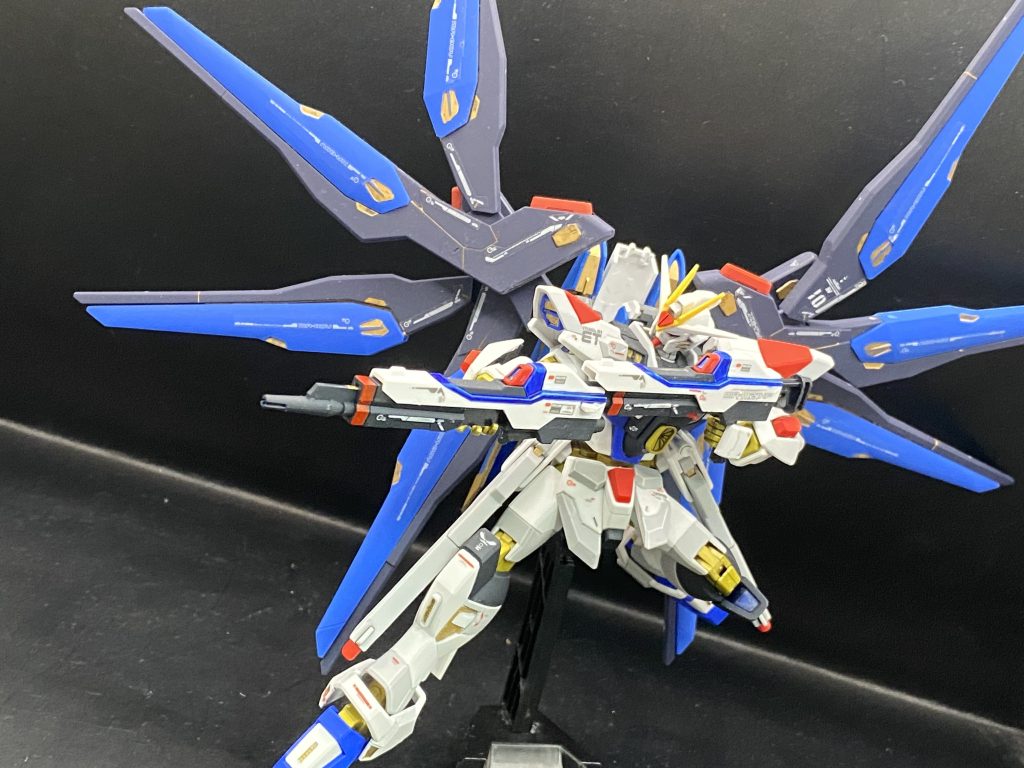 そしてストフリと言えばこのビームライフル連結のポーズ！ストフリらしさが出てていいですよね。