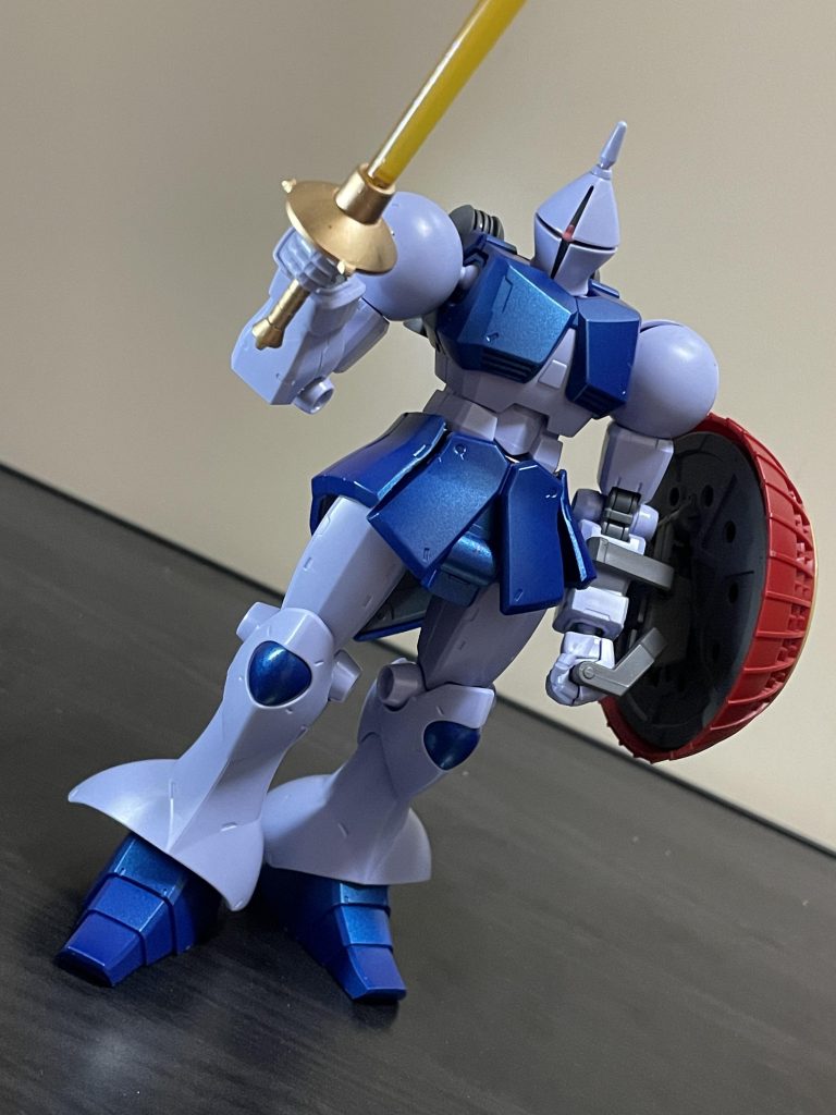 部分と言っても、アーマー部とシールド、スラスター、サーベルの柄部分だけなので、ほんとに軽くって感じです。でも、ギャンって意外にカッコイイんですね！