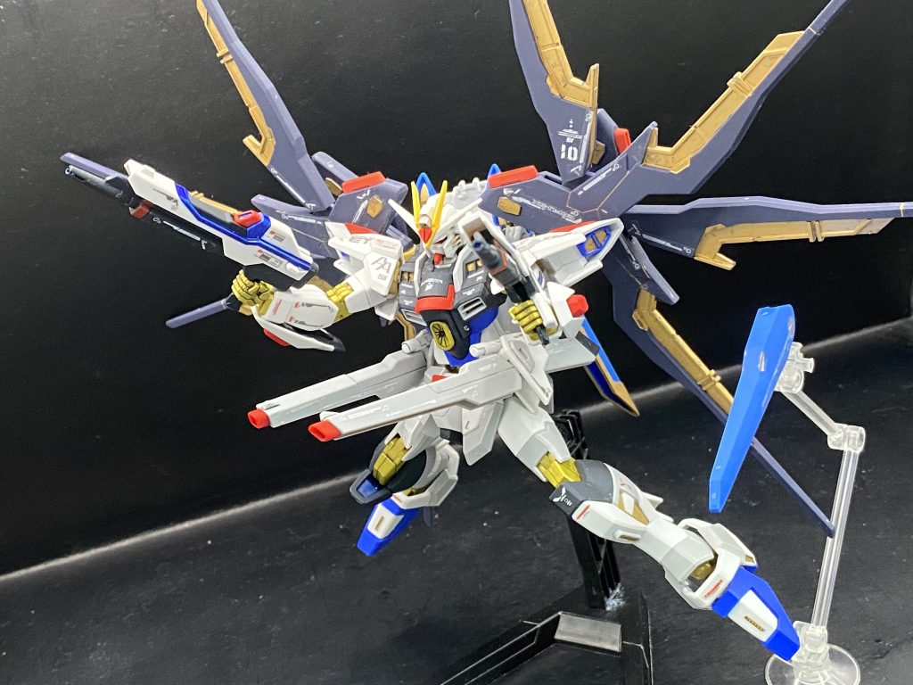 そしてハイマットフルバースト。ドラグーンが付けれそうな台が一つしかなかったですがないよりはと追加しました。