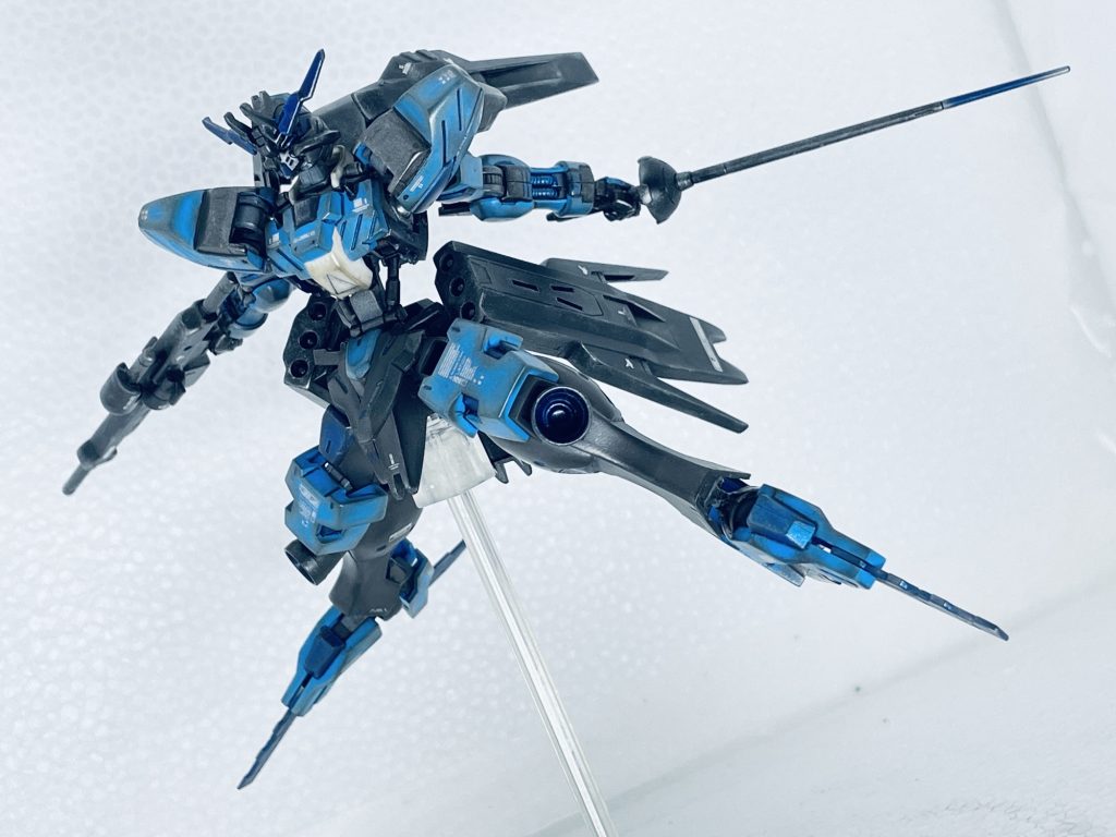 足先の刃、ハンターエッジ展開。レッグラリアート攻撃。凶暴さが溢れ出てます。