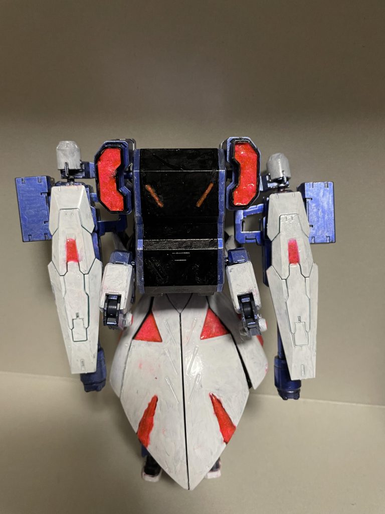 次はバックパックです！背中にリュック型の武器を装備してます！