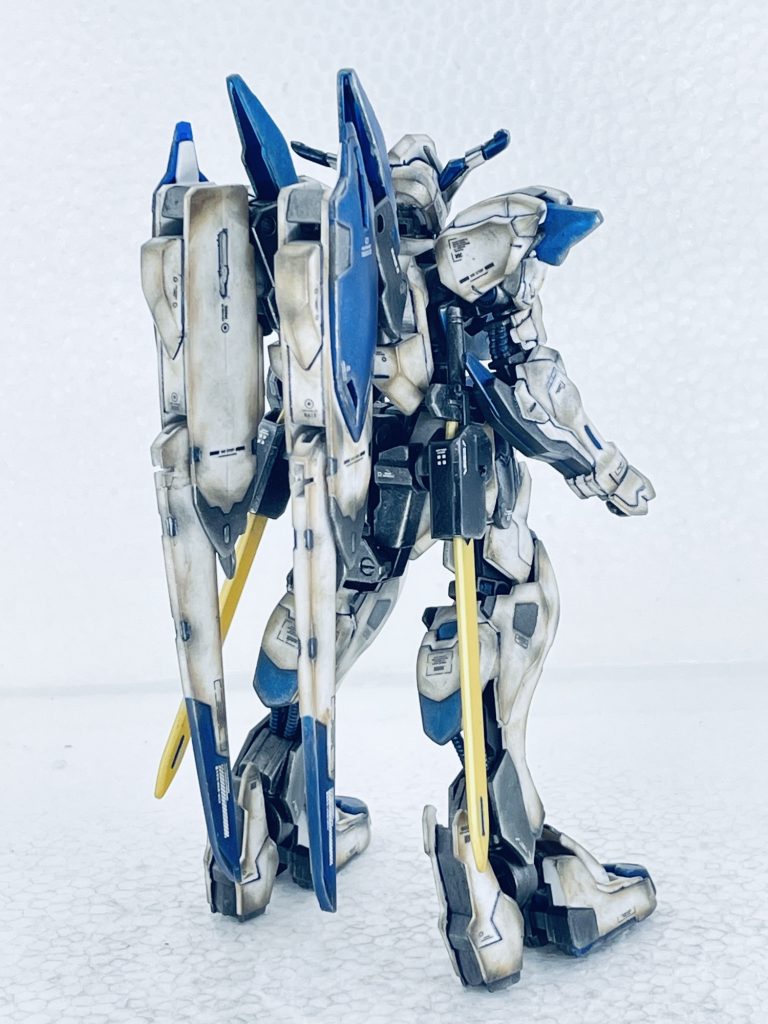 立ち姿。どこか高貴な香りがする佇まい。