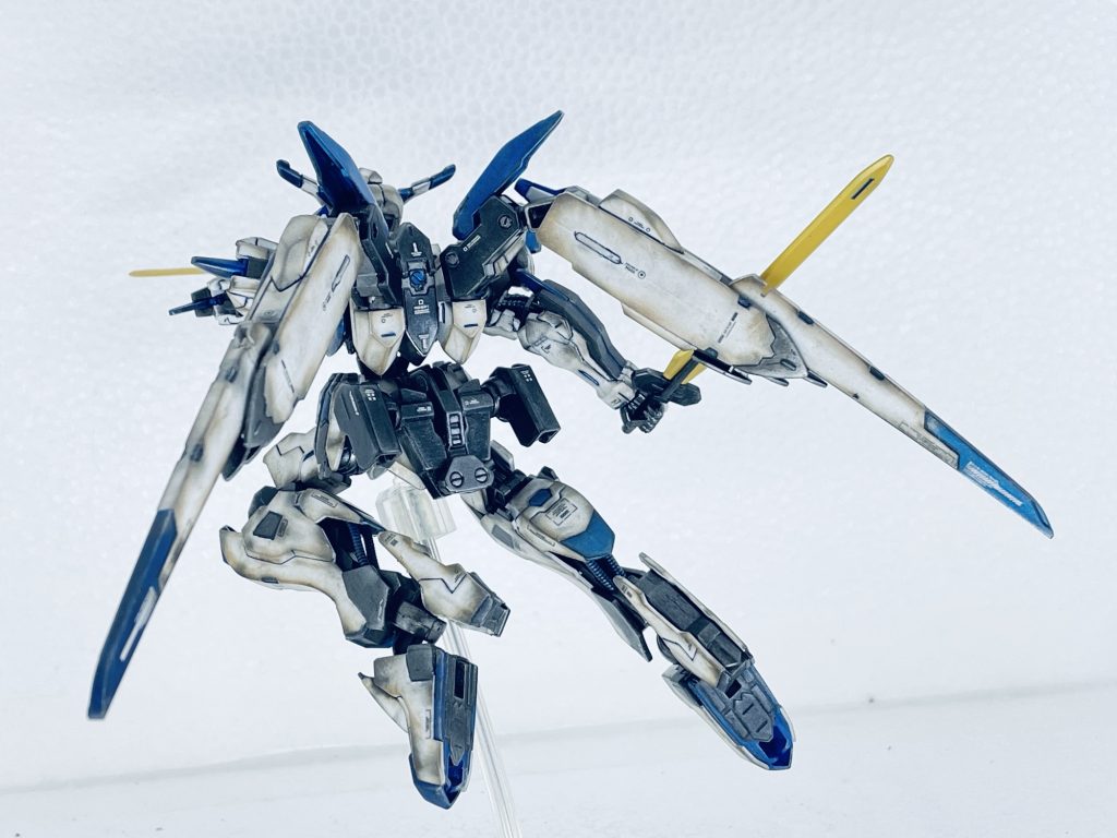 バエルソードはあえて逆手持ちにしました。近接攻撃を一瞬の居合抜きで繰り出す設定にしました。これはパラレルワールドにおける妄想設定でオルフェンズ第4弾に繋げる為の設定です。