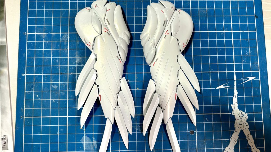 しっかりとデカールも貼って艶消しトップコートと光沢のトップコートで仕上げました!