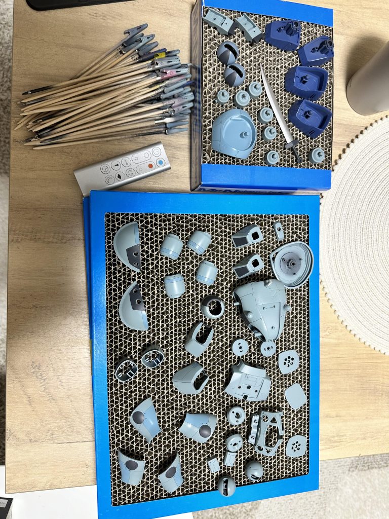 塗装完了ほぼ初めてのマスキングでの塗り分け、なかなかいい感じで出来ました最後まで見ていただきありがとうございました実物はどこかのベースに展示してありますので、よかったら探して見てもらえたら嬉しいです!