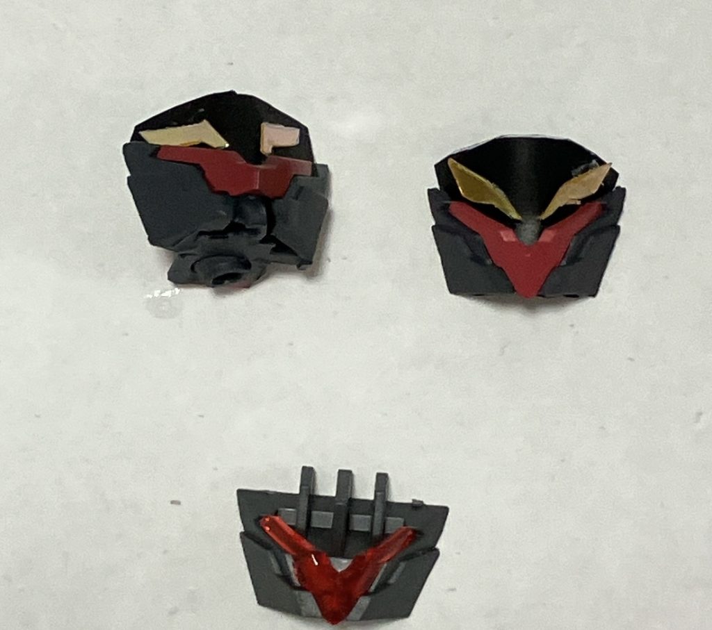 顔はイクスクレアのフェイスを使っています。バイザー部分をマスクに見立てています。