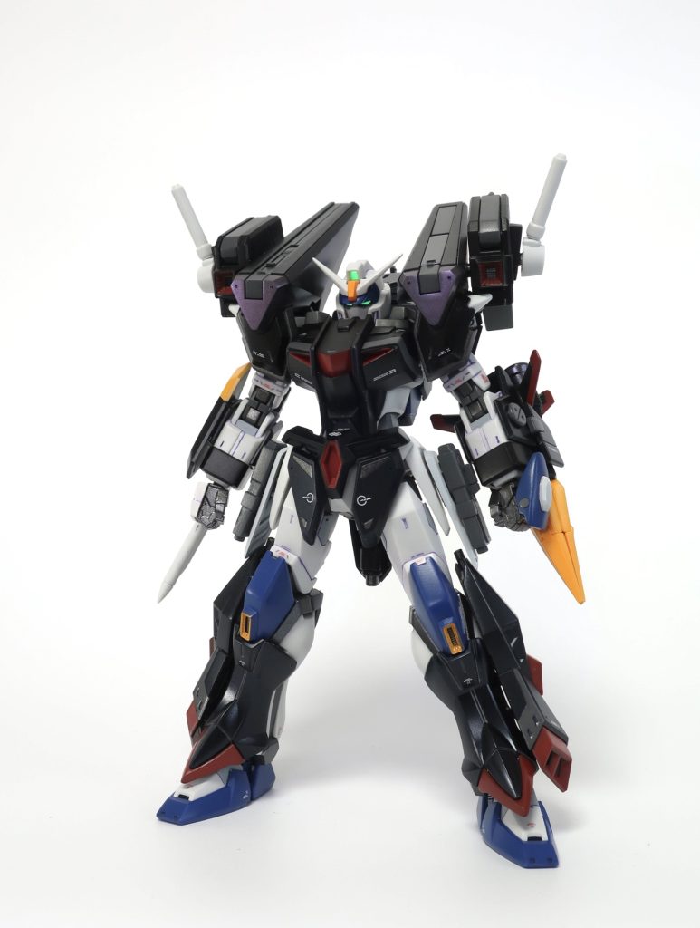 成形色仕上げで済ますつもりが、GATシリーズで最推し機体なので時間かけてしまった。イザークに黒のイメージが全くないので黒く塗るのは悪手かなと思ったのですが、完成してみると意外と良いですね