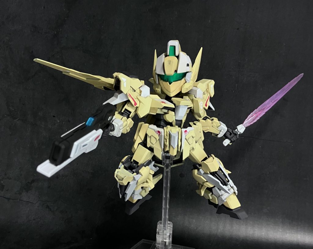 武装はシンプルに標準ライフルとサーベル