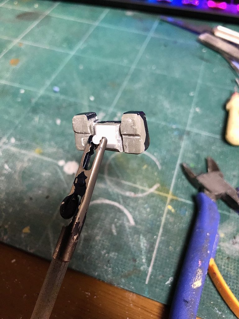 あとはパテ埋めし、硬化前に一度機体と接続して型を取ると見栄えがよくなります。(画像はできていませんが…)