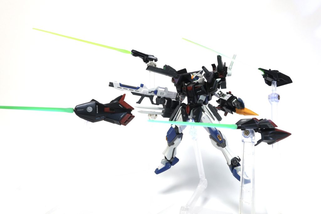 アサルトシュラウドの一部は分離してドラグーンシステムになります