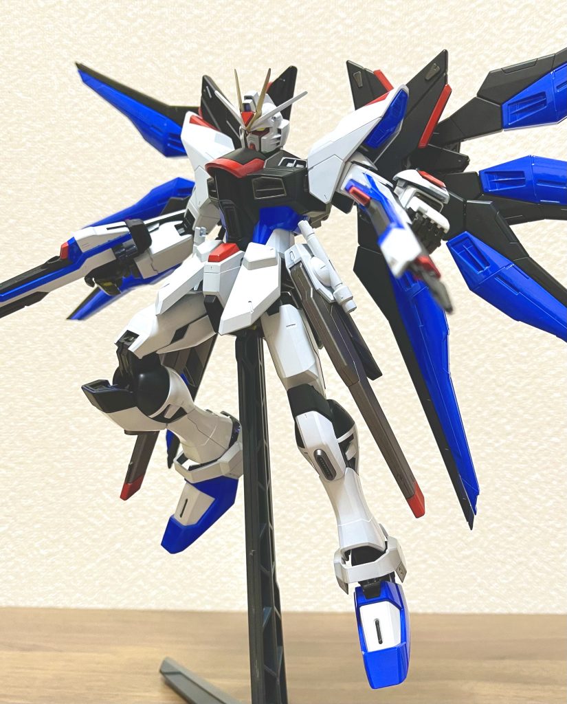 ここまでご覧いただきありがとうございます。ストフリ見た時はフレームが金色だったのであまり好きではなかったですが全塗装するとフリーダム味がまして良きですね。