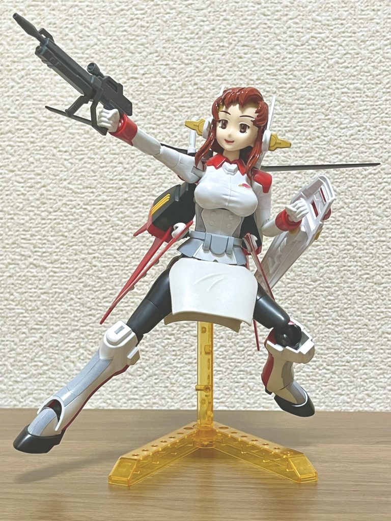 ストライクならではのあのポーズ。しかし、違和感しかないなw特に顔、全然似てないww