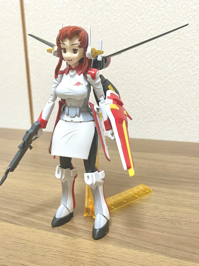 ローエングリン子にエールストライカーパックを装備させて前髪はラクスクラインからむしってきたものを無理やりつけてます。