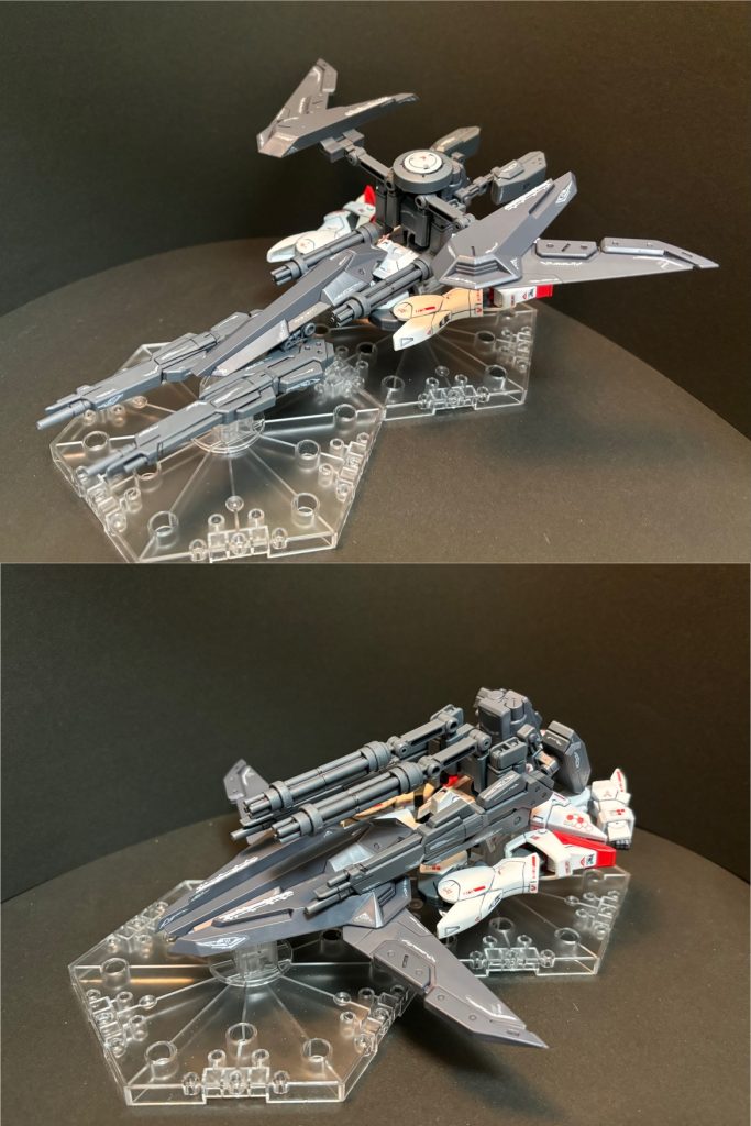 合体時(フルアームドモード)はさらに本体側も分離変形を行う事で、高速機動形態「GBウッドペッカー」と重爆撃形態「GBオストリーチ」のMA形態2種類に変形可能です。MS形態から組み替えのみでどちらのMA形態にも変形する事を目指しており、余剰パーツはジョイント1個しか発生しません。