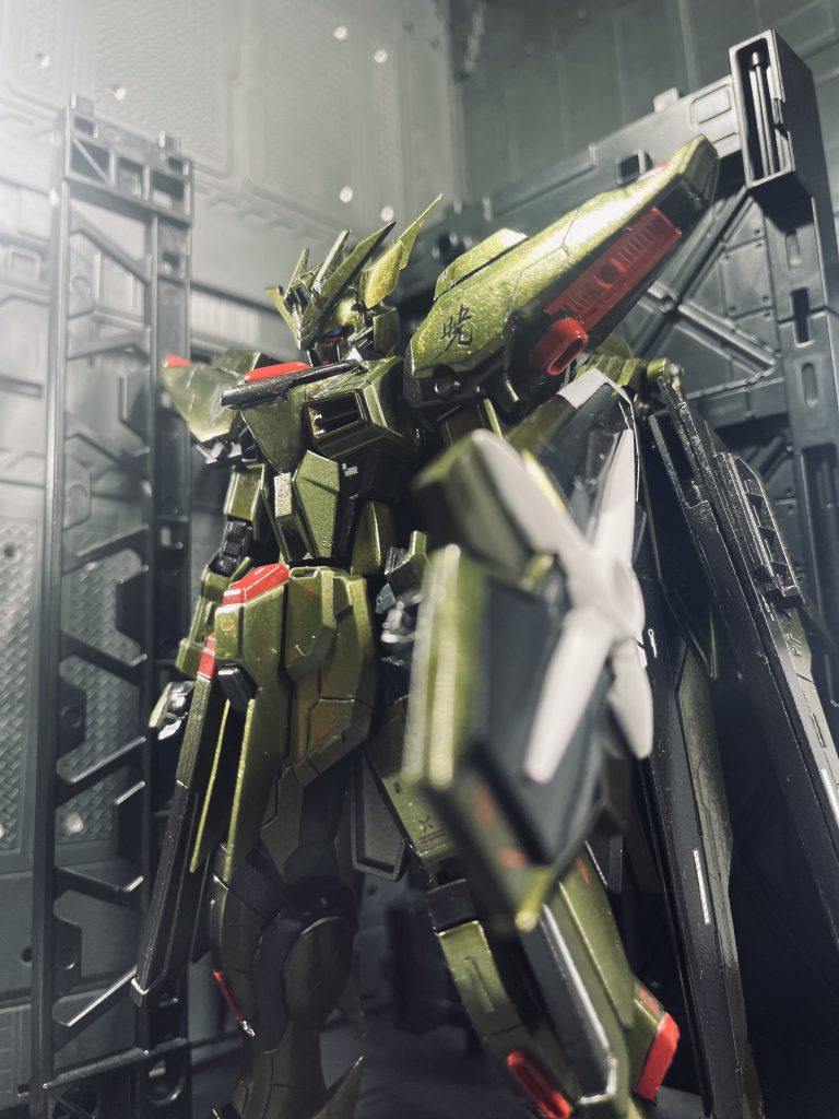 制作経緯や設定についてまず設定についてです。恥ずかしながら色々考えましたので良ければ目を通して頂けると嬉しいです! STTS-A202/F アカツキガンダム -リベルタ-型式番号:STTS-A202/F全高 18.03m重量72.6t装甲材質:ヤタノカガミ動力源:核エンジン(MHD発電)開発:モルゲンレーテ社所属:世界平和監視機構コンパス