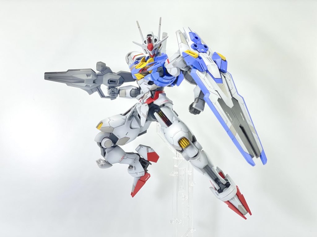 箱絵のポーズを撮ってみました。結構デカール貼ったんですがあまり目立ちませんね…。