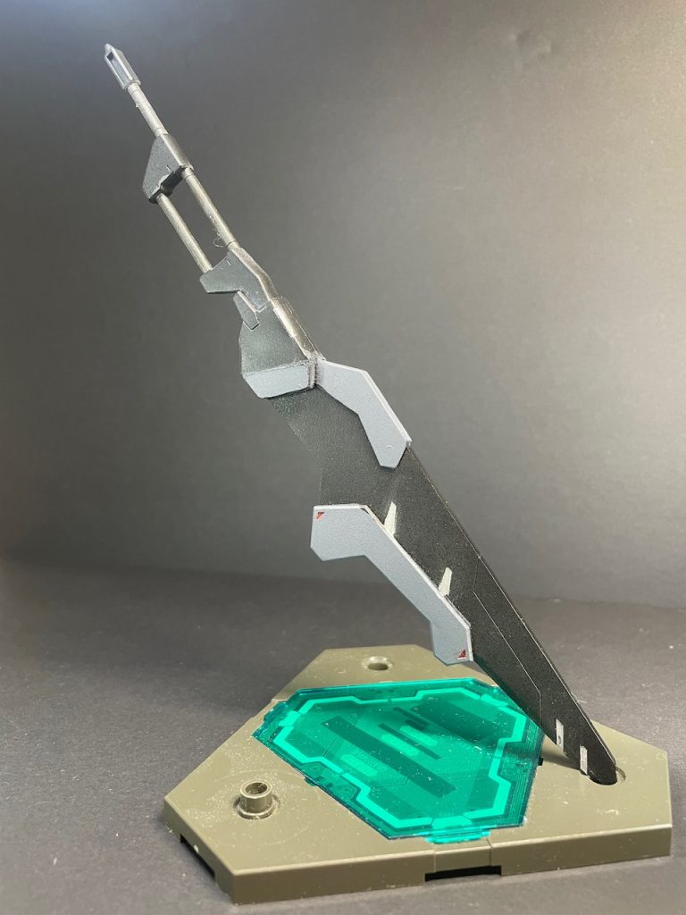 Hzw-01レジリエンサーアオツキ•ハルマが設計、改造した対MA兵装の一つ。バルバトス•ラグナ用に調整してあるため、使用する際には注意が必要。