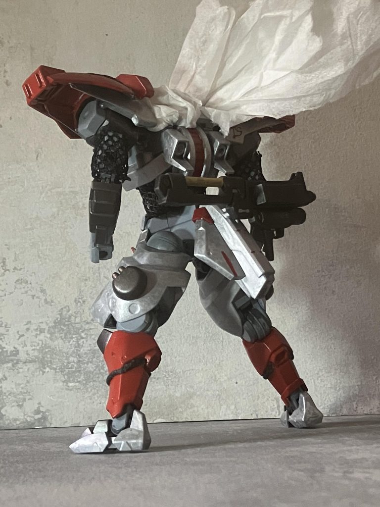 大昔に流行ったアニメが好きな整備士がテイワズのクルーに居たその彼がちょうど観ていたのが忍者戦士 飛影彼は百錬を見るなり、飛影見たいだなぁ〜の一言からクルーは、それは何だ?の話しになり、その話題で盛り上がった整備士達は百錬を飛影にしようと画作する笑