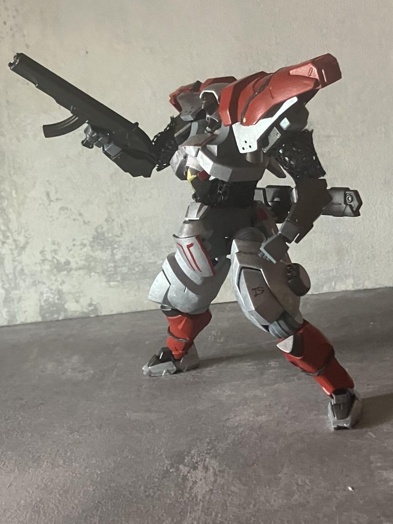 ってな事でアジーに専用機が渡ったのである…最初は銀ピカ機体を嫌がっていたアジーであったタービンズの面々からの熱い思いに搭乗することを決意する