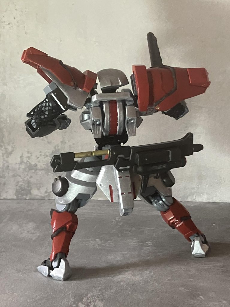 武装は元々のモノとサーベルの鞘をライフルに改造してありますこれも元の作品にあった武装を真似てみました