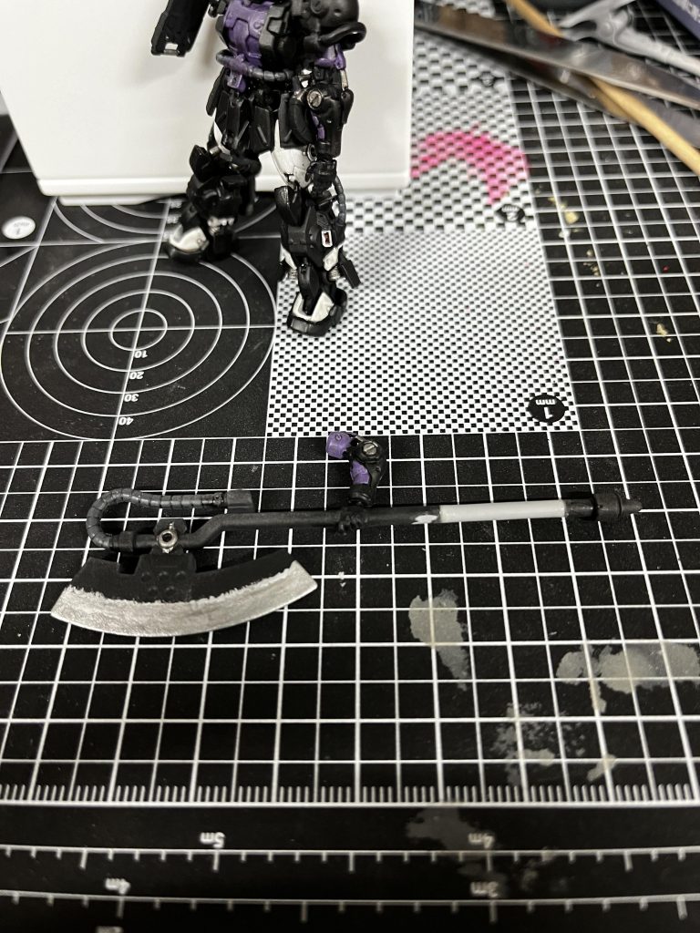 斧の持ち手がゴツ過ぎたのと若干短いと感じたのでゲート切り取り延長加工しました😂