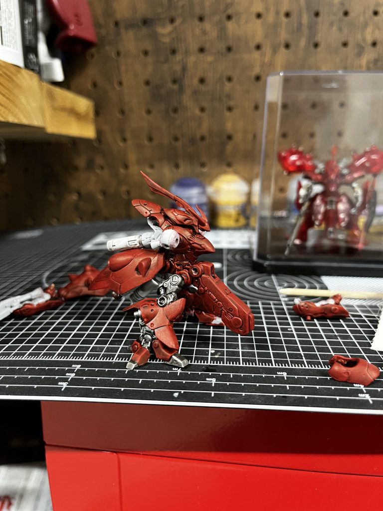 メイン:コントラスト BLOOD ANGELS REDドライブラシ:ベース MEPHISTON RED今回は一度組み上げてから目消しして色を付けました。完全に見えないところは塗れていないので自分としては少し気持ち悪いです…笑次はどのアーティファクトを作ろうか悩み中です😂