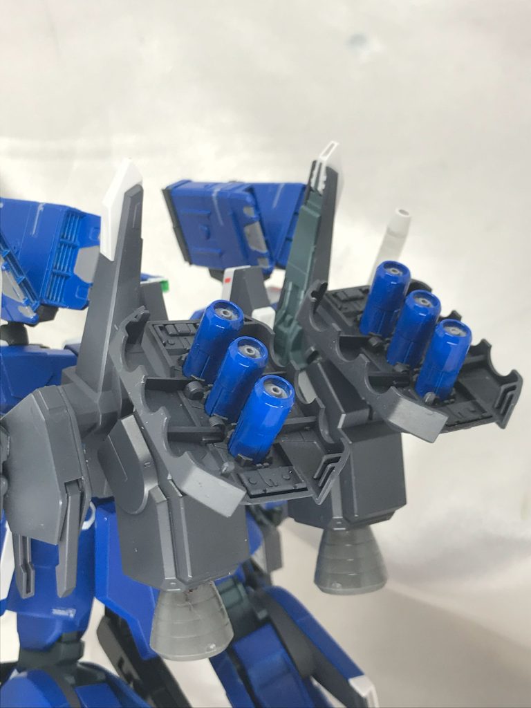 展開するとこんな感じ。サザビーのファンネルのコンテナHGと思えないくらいの完成度で好きです。