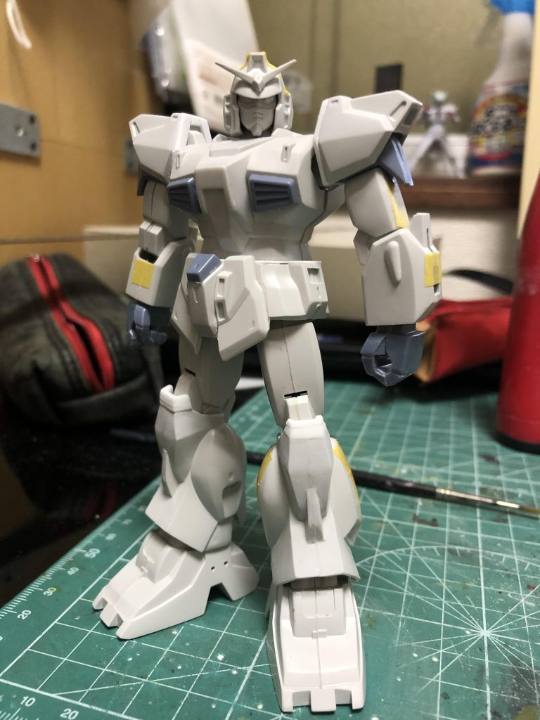 改造は旧キットの定番のアルミ線接続での固定ポーズ化四肢の取り付け位置も若干調整、他には、顔などを多少いじっています。