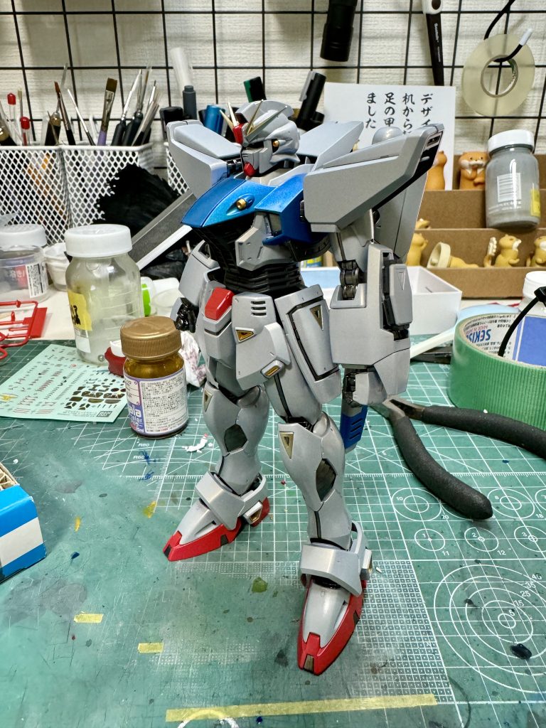 MGとはいえF91は小型MS。それでも塗装に苦労しましたが、プレバンで購入した強化型ZZが未開封で積んだまま…塗装できる気がしない😂
