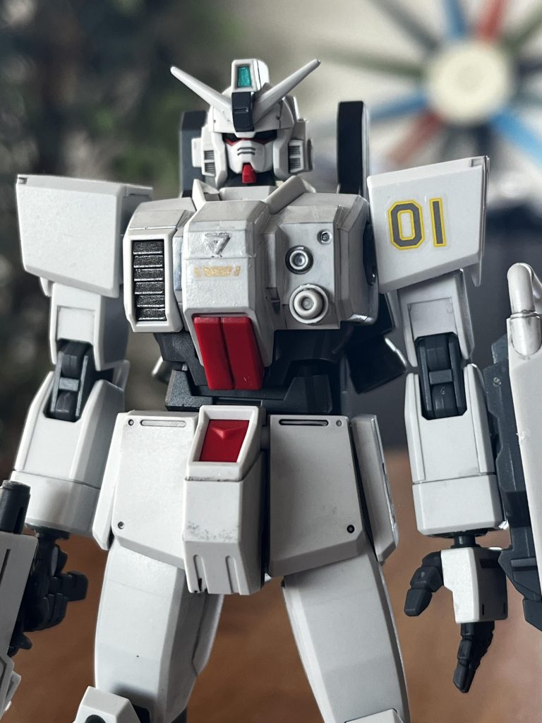 ツノは勇気を出して削っておくべきだったかな。胸の三角が雑塗装で潰れてしまってますね、、、写真撮ってませんがキット付属のシール貼って誤魔化しました。