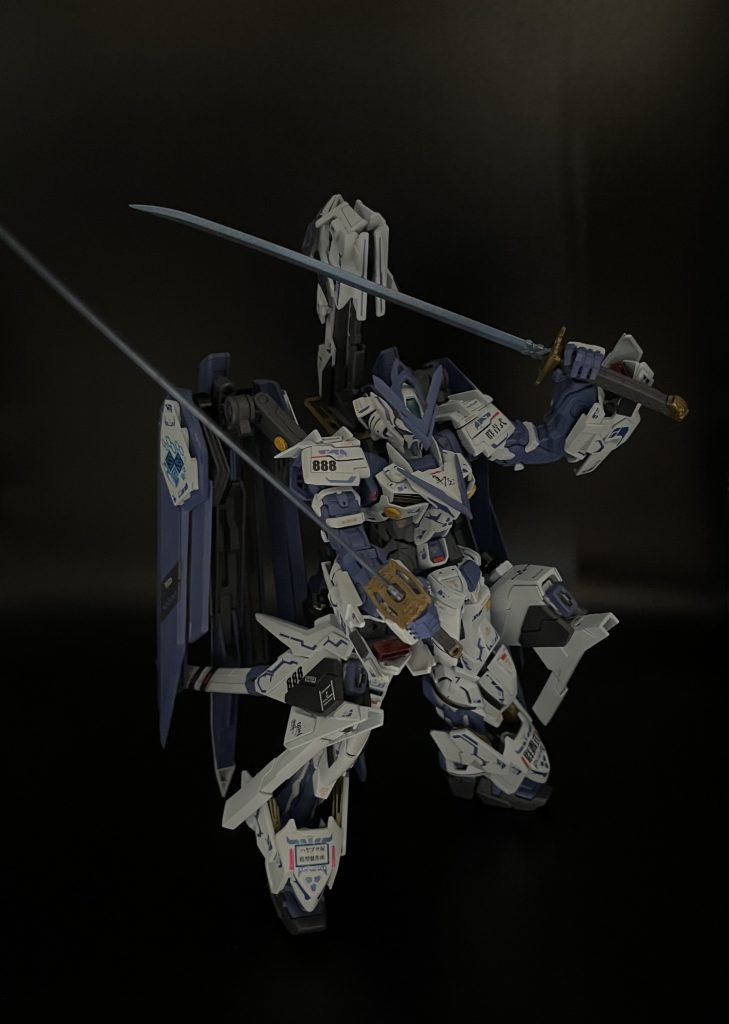 刀は冨岡義勇の刃の色っぽくしてみました鞘も外装を付けてみました。