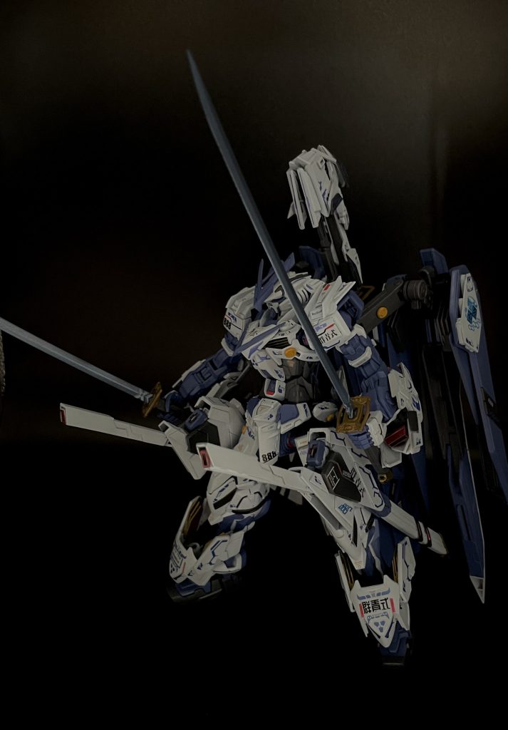 フリーダム風にレールガンのギミックを取り入れました。砲塔はスクラッチで作成、ビルダーズパーツやジョイントを使って可動式にしました( ✌︎'ω')✌︎