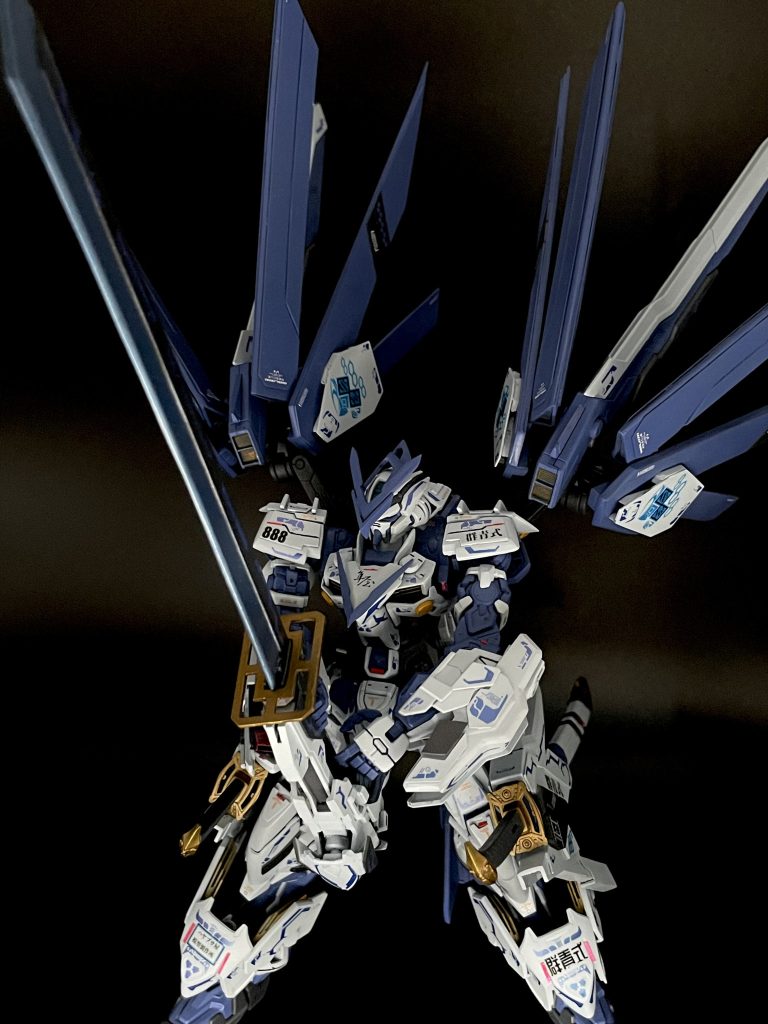 スクラッチとジャンクパーツを使用してオリジナル対艦刀を作成(● ˃̶͈̀ロ˂̶͈́)੭ꠥ⁾⁾ほとんどがプラ板なので大きさの割には軽いですʅ（◞‿◟）ʃ