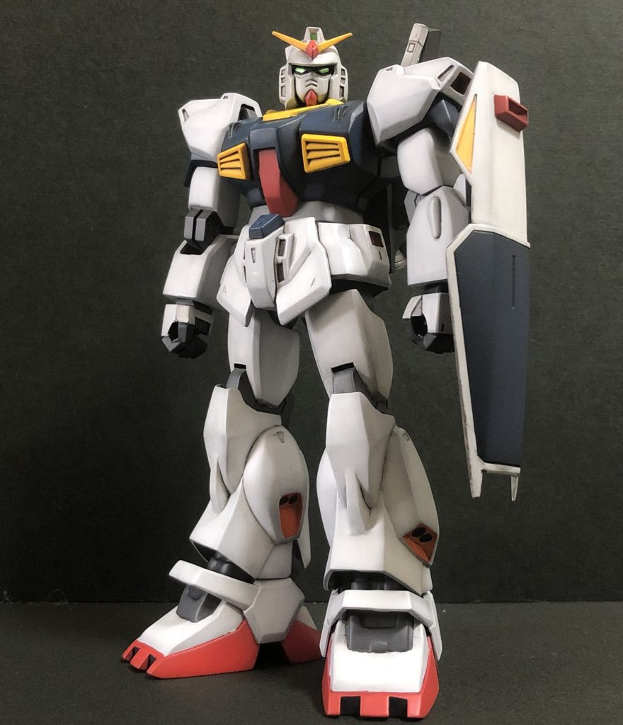 がっしりとしたプロポーションが旧キットの魅力。。。うっすらと主張しすぎない程度にグラデーションをかけて塗装しています