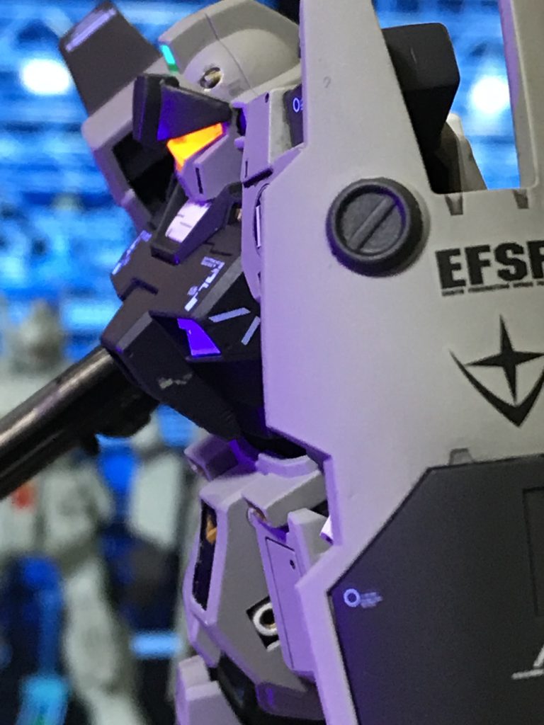 バニング大尉の訃報に触れ、哀しむ第4小隊隊員・・・。